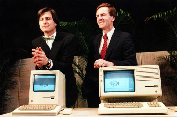 Steve Jobs (izquierda) y John Sculley (derecha), en su época en Apple